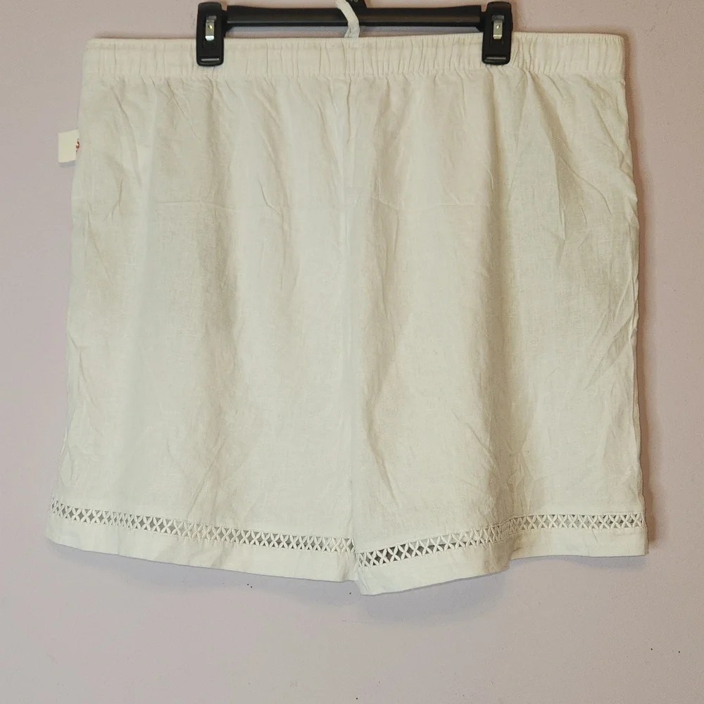 JOIE Women’s Linen Blend White Shorts with Eyelet Trim Along the Hem, size 1X